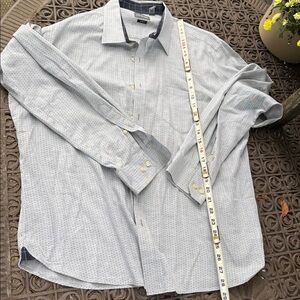 Van Heusen XL Slim Fit Mens Shirt 55%cotton 45% polyester XL 17-17.5